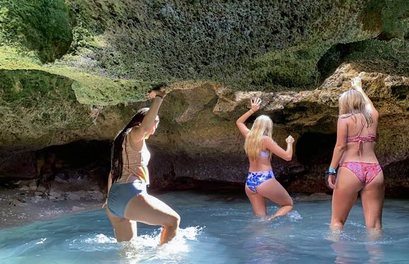 Hawaii mermaid cave